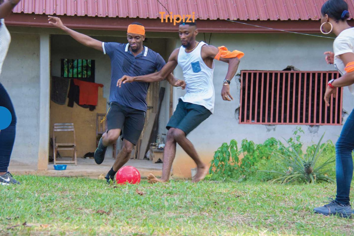Entre Le « N’dochi », les courses-poursuites 🏃🏾♀️ 🏃🏾♂️ , le 2-0 ⚽️ , la cueillette de mangues 🥭 et les jeux sympa autour du feu 🔥, tous les moyens étaient bons pour effacer le chiffre des dizaines de leurs âges respectifs. Quelle bande de gamins ! 😂 #UnWeekendAEbogo #Tripizi https://t.co/DAg3lyHGg5