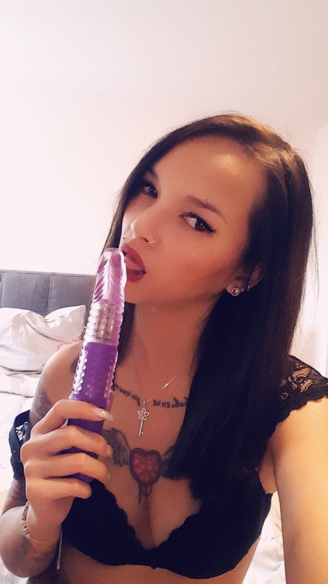 MonikaFamous's tweet photo. Der Anblick gefällt dir oder bastard?
Mhhh ja den hättest du jetzt gern tief in deinem Loserarsch 😂🐷🖕
Zieh dir erstmal den Finger aus dem Arsch und zahl #tribute wie es sich gehört #zahlfotze !
#goddess #worship #findom #dailyfindom #moneydom #piggy #brainfuck #kontofick https://t.co/kUkmJvw5x4