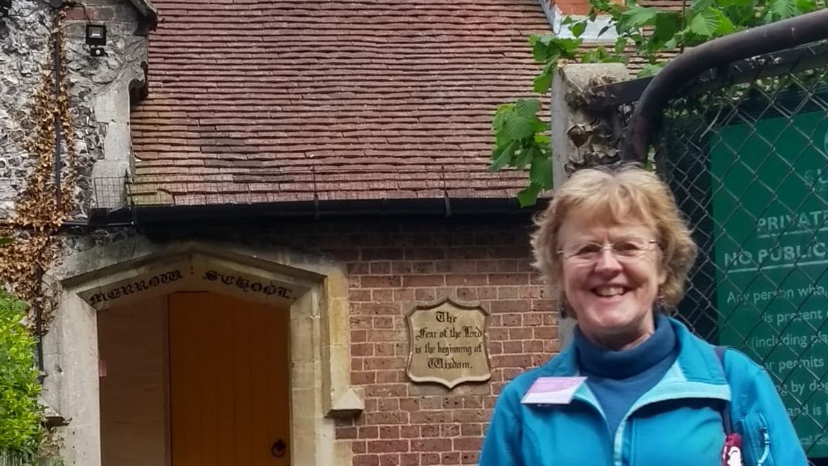 DeborahSea_R4GV's tweet photo. It was great meeting parents, carers and children outside the outstanding Merrow Infants School yesterday. #Merrow #Guildford #TurnGuildfordMagenta https://t.co/Da3hwkaUgS
