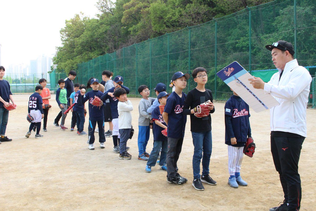 hansolwf's tweet image. 오늘은 #베스트원 서포터즈와 함께라서 더욱 즐거웠습니다.
#황덕균 감독님과 이형구 코치님 그리고 서포터즈의 지원으로 일취월장하고 있는 우리 베스트원 친구들을 기대하세요!