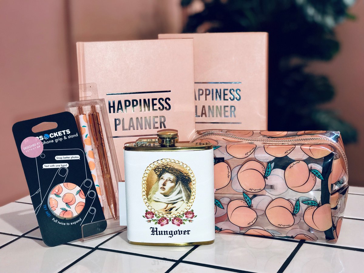 LoveMeadowhall's tweet photo. Calling all student babes, receive 20% off everything in @SkinnydipLondon. SHOW this picture and receive an extra 5% off on top of that.
Offer valid to students only Thurs 2nd May 4:00pm-9:00pm.
GOODIE BAGS with every ยฃ40 purchase (whilst stocks last) #MHStudentShop https://t.co/7aGboXu6zj