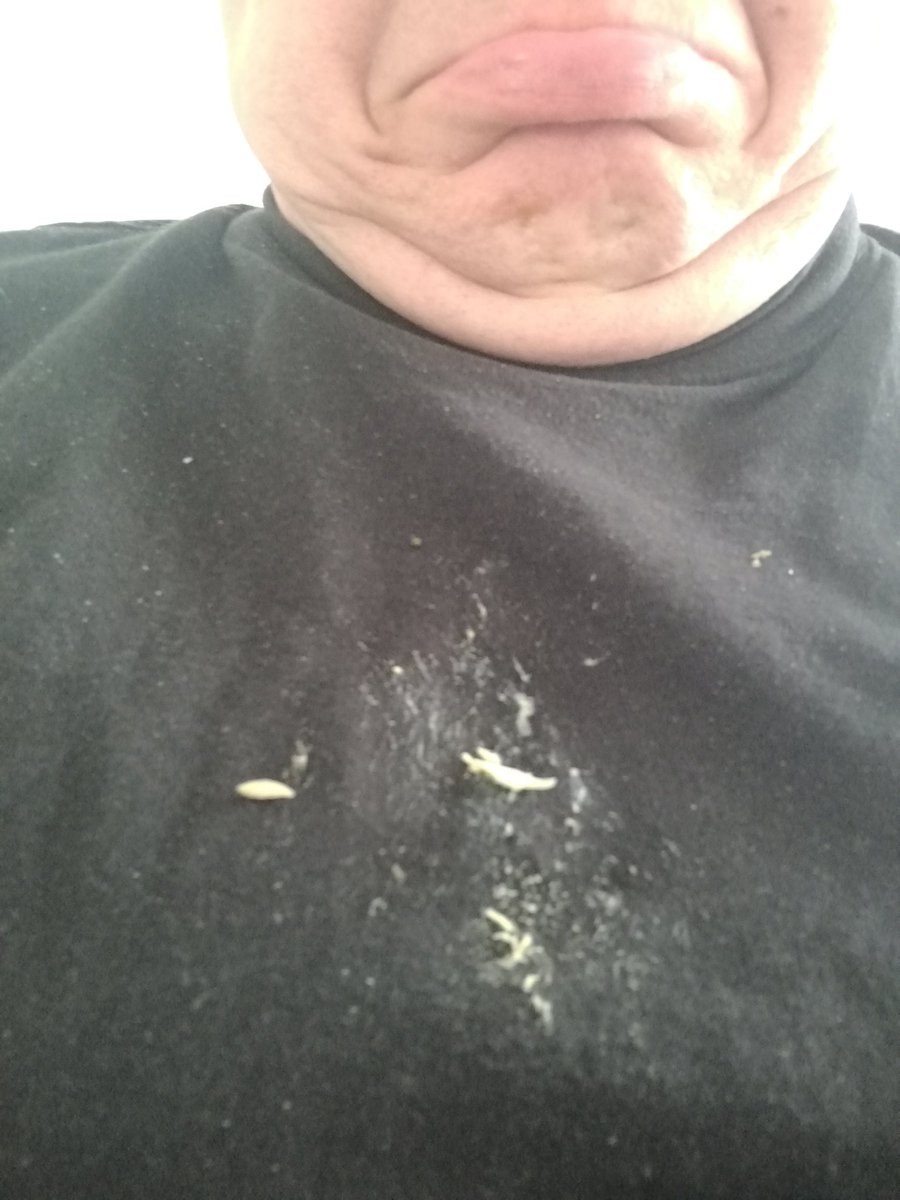 TeeVirkkula's tweet photo. Heitin sitte sinapit rinnuksille jo tässä vaiheessa vappua. Ei tartte perheellisen yötä myöden grillijonossa hölmöillä, kun hoitaa asiansa ajoissa! #vappu #sinapit https://t.co/hYAc6MwZZq