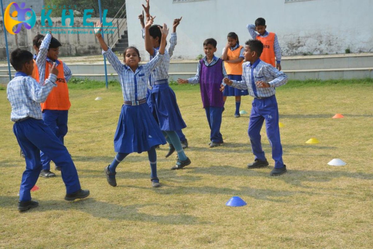 ProjectKHEL's tweet photo. @ecfindia @ThinkCREA @CSR_India @ASA_RDT @ProSportDev The kids are playing Pitthu/ 7 Tiles here! We love how the girls are celebrating their score along with boys. They're both being just like what children should be! #SportsForAll https://t.co/BVdaBrDJOk