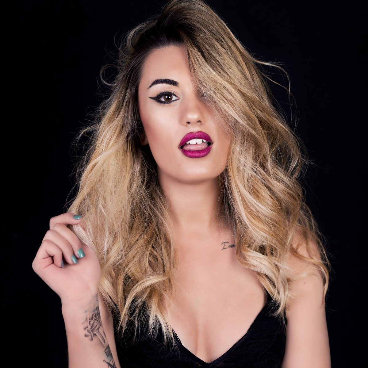 ROSANACALVOHAIR's tweet photo. Vamos a empezar a mostraros muchos trabajos, ideas y consejos también por esta red. La teníamos bastante abandonada y no puede ser así. Comenzamos con estas preciosas balayage. https://t.co/hGNqC6fRMc