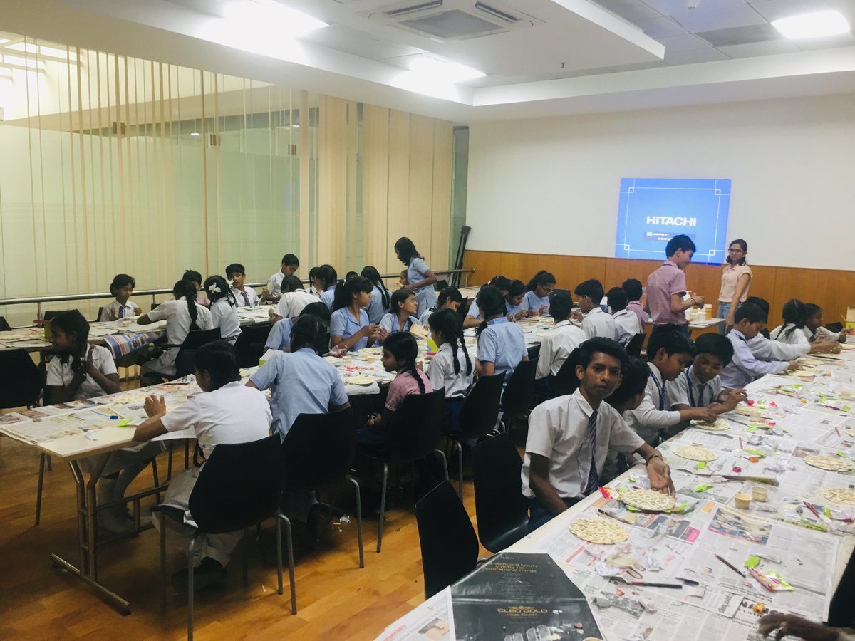 KNMAIndia's tweet photo. #KNMAWorkshops #ChaloMuseum
Class 5th to 8th students of Krishna Public School Noida visited #KiranNadarMuseumOfArt #Noida for a workshop on #LippanArt. Lippan art is a #clayart form from the state of #Gujarat  #India.
Has your school, institution or group visited us yet? https://t.co/PhHaudbOOw