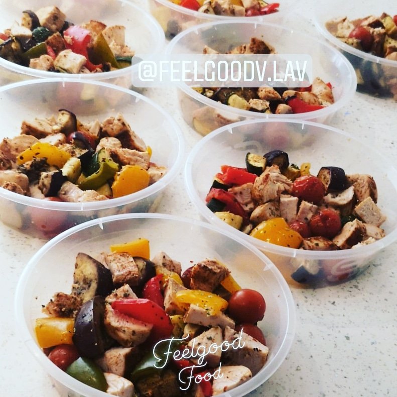 Feelgoodv1's tweet photo. Lunch with #feelgoodv 
Feelgood food

 #tasty #healthy #filling #clean #mixedveg #garlic #herbs #lemon #chicken 

#deliveries #towork #tohome #pickups #cardiff 

#eatright #juiceright #fuelright 
Fuel your body the right way with
#feelgoodv https://t.co/YaEXaqnXku