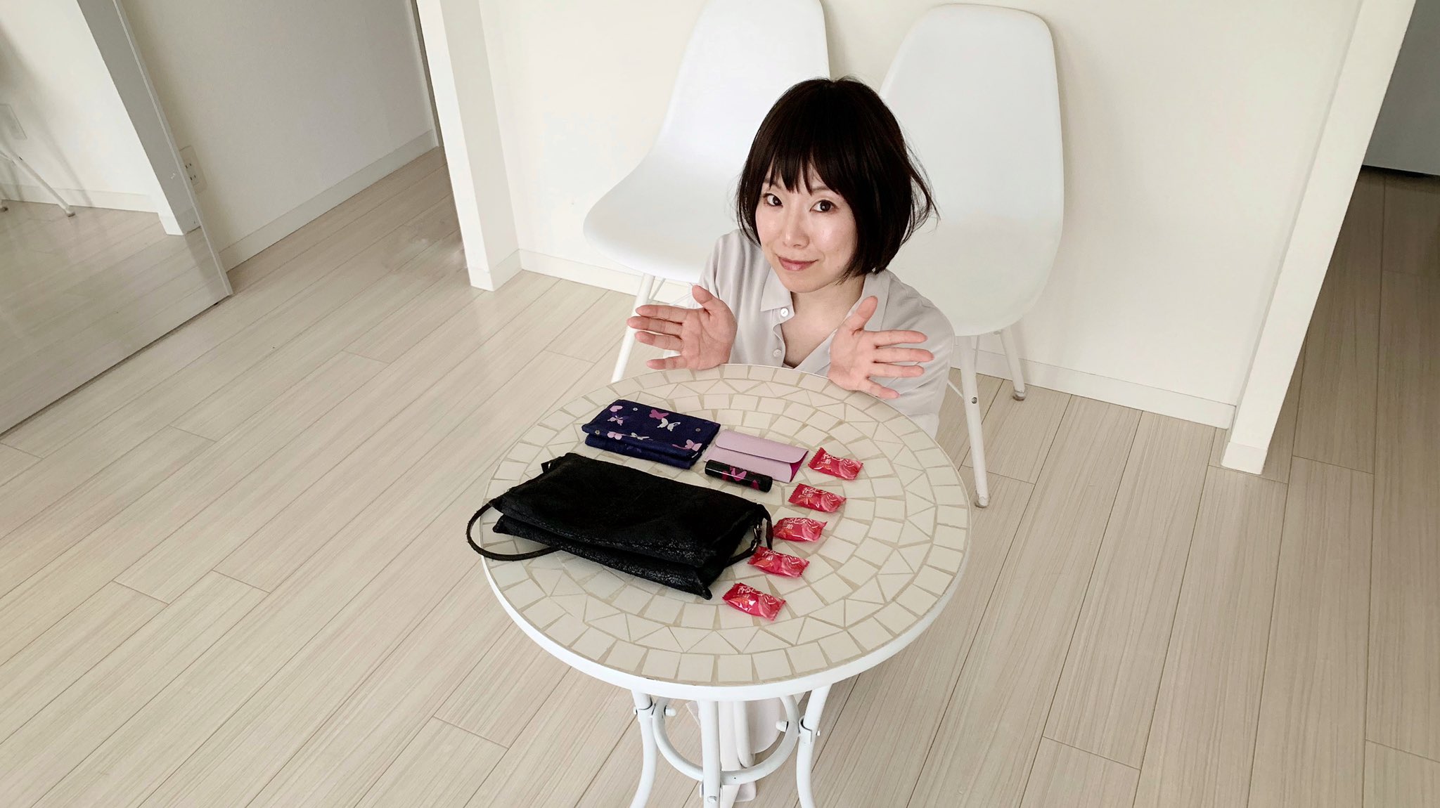 تويتر ミニマリストしぶ على تويتر 今回もエリサさん動画 部屋に続いてカバンの中身を紹介 Erisaslife 平成最後の動画です カバンの中身 女性でも超コンパクト 白ミニマリスト エリサさんの持ち物 T Co Ehngnjscwp T Co Ijxeprkgbm