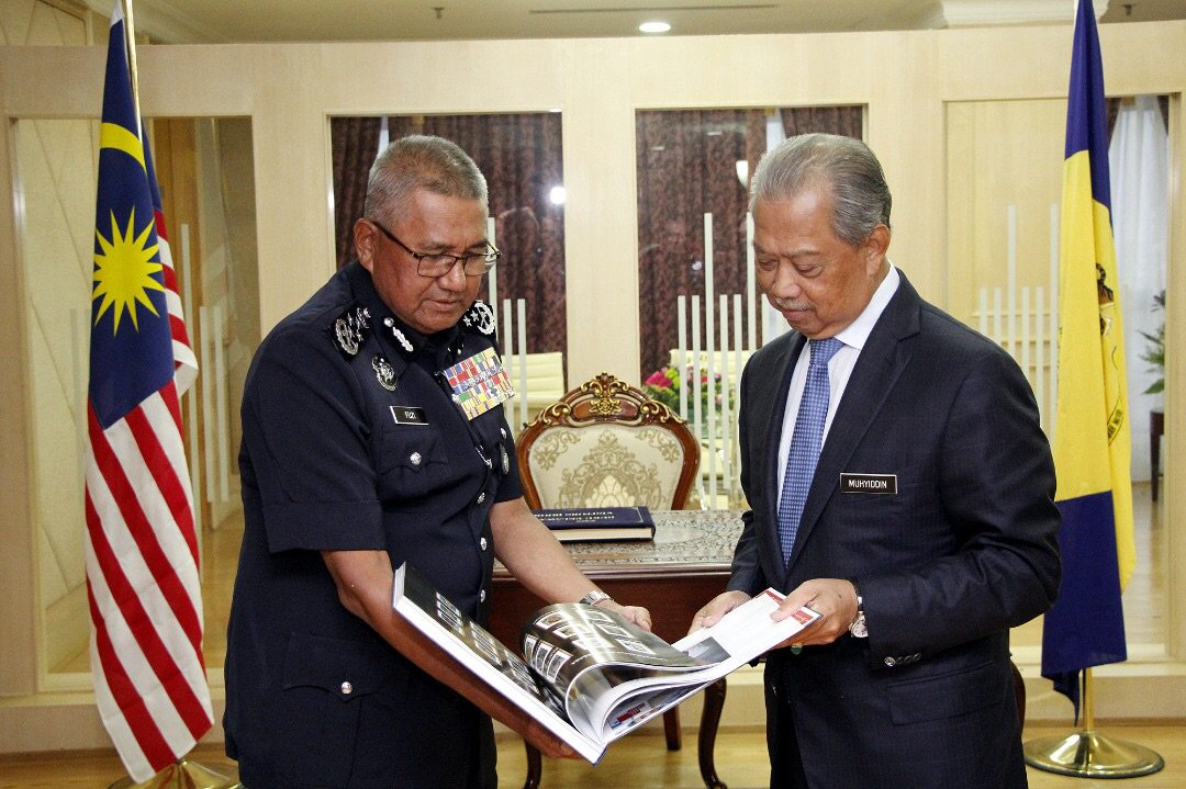 Setinggi2 penghargaan &amp; jutaan terima kasih jua kpd MDN, Tan Sri Dato’ Haji Muhyiddin Haji Mohd Yassin yang telah sudi menerima kunjungan hormat perpisahan saya di pejabat beliau dekat <a href="/KDNPUTRAJAYA/">KDN🇲🇾</a> Putrajaya, tadi. Amat-amat saya hargai Tan Sri. <a href="/PDRMsia/">Polis Diraja M'sia</a>