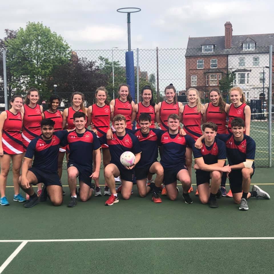 LboroHSSport's tweet photo. Today LHS senior netball team played in a match against the LGS Rugby 1st team, winning with a score of 19-2 and raising £40 for Juvenile Diabetes!! Well done to the girls and thank you for 13REB for holding a cake sale and everyone who turned out to support! 🧁🥇🏐 #girlpower https://t.co/YArCPNMqzd