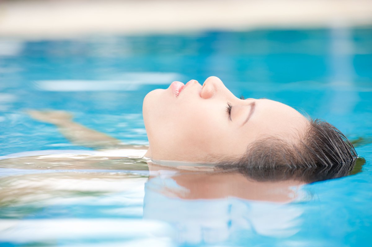 Raising your body temperature and helping you to get the perfect nights sleep 😴, one of the many benefits that a hot tub can give you. Find out more ➡️ buff.ly/2VHvGMo
