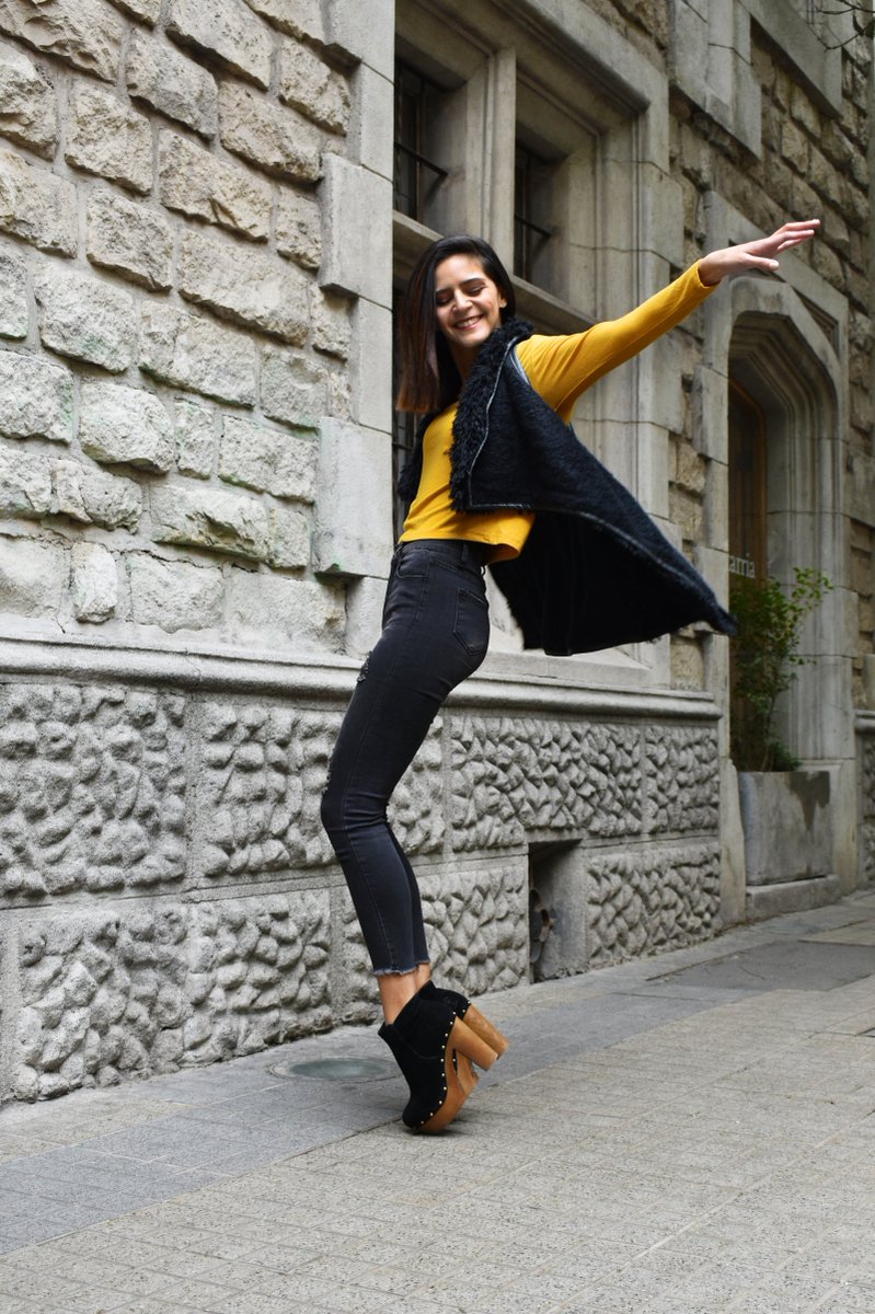 IndomitaDOM's tweet photo. #Indómita | Materiales que te hacen sentir libre.

Nuestros jeans cuentan con una exclusiva tela de 87% algodón, lo que la hace suave, elástica y resistente al uso.

Pruébalo: +56990214473

Síguenos: https://t.co/9HT14AJowo

#Jeans #denim #Chile #moda #Estilo #Ropa #Outfit #DOM https://t.co/moxJGRCRqj