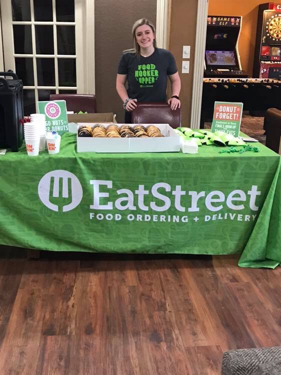 QuartersCF's tweet image. EatStreet is in the clubhouse with coffee and donuts! Make sure to stop by and learn more about their services! 🍩🍩