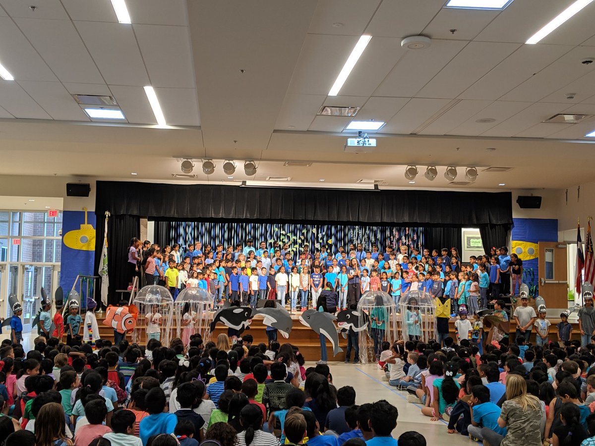 Great way to start Tuesday - Yellow House performance - Under the Sea! #RJLyear5