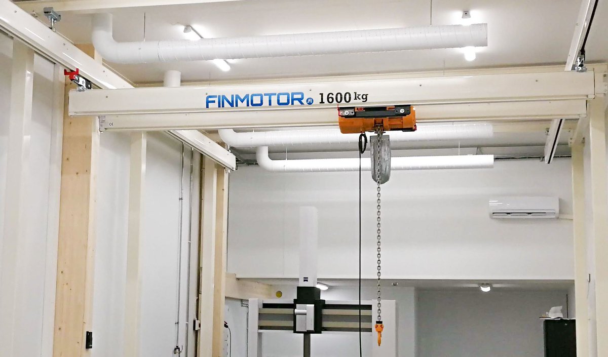KITOEUROPE's tweet photo. Creamy-white #Crane - #Finmotor installed a RAL 9001 painted #lightcranesystem at a metal machining company. The cream colour was required from the customer. In use are an #KITO ER2 #electricchainhoist as well as steel #profiles from #ERIKKILA @KitoCorporation https://t.co/QRKeIr8jEq