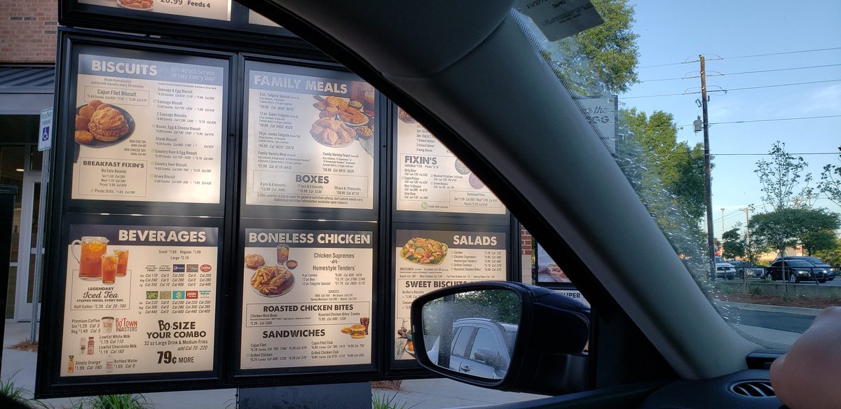 phillipsshannon's tweet image. #ItsBoTime at @HolyCityBo in @SummervilleSC!! We are so glad you're back! #CajunFilet #FinallyOpen @atrinder