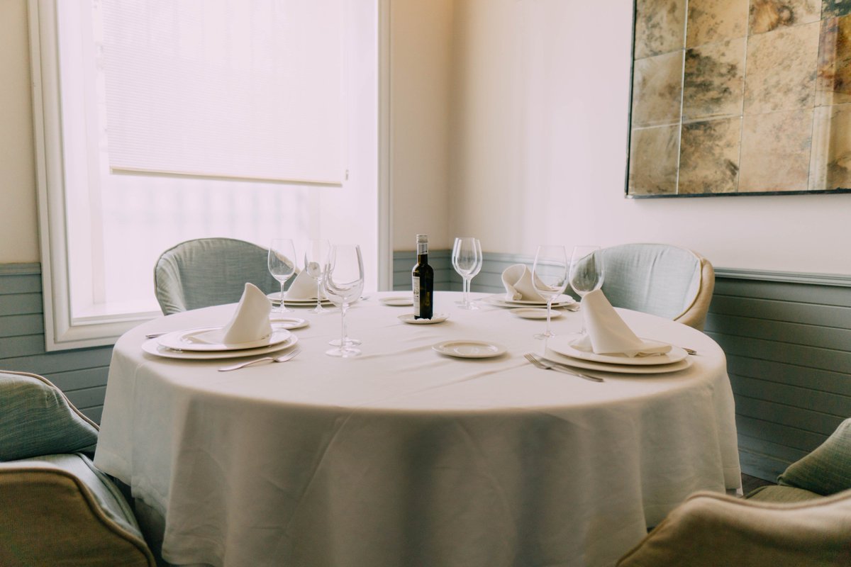 Empieza a crear recuerdos en nuestros salones 🍷#restauranteoriza #barespañaoriza #sevilla #sevillahoy #restaurantessevilla #gastro