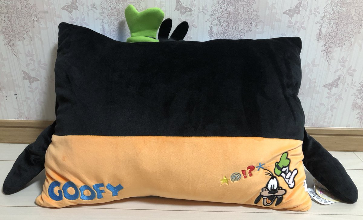 弓音 ハッピーすからびゃ در توییتر 顔とか無いけどグーフィーの耳付きのクッションタイプ取ってきた グーフィー耳付きのこのタイプはしまむら以来のような気がするw ラウンドワン限定って書いてあった 確率機に入ってた サラサラ生地だから滑っちゃってアーム強く