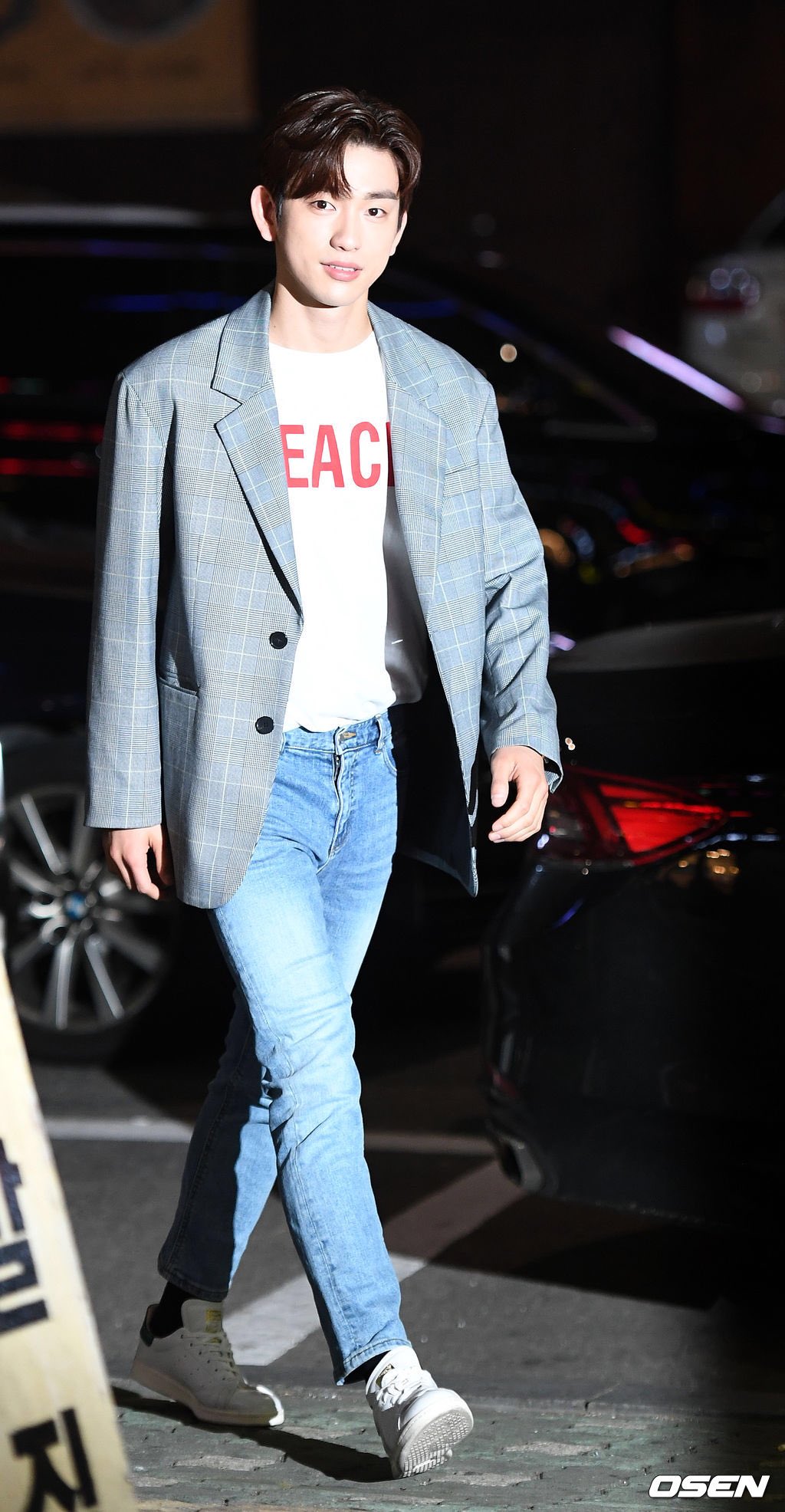 D5ZdzW4UcAAnXeC.jpg:orig