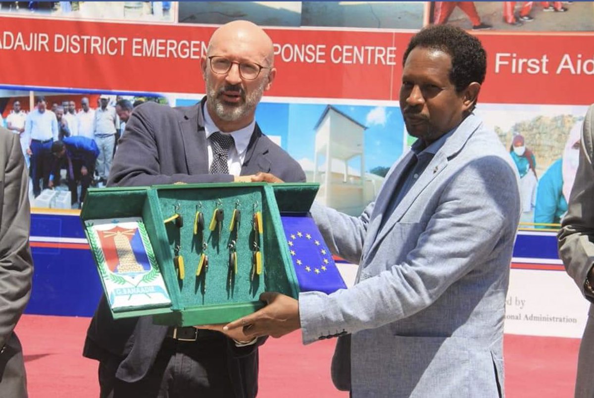 EU_in_Somalia's tweet photo. 🇪🇺 Chargé d’Affaires to 🇸🇴 Mr. Fulgencio Garrido Ruiz today presided the handing over ceremony of Emergency 🚨 Response Equipments funded by #EU to support the disaster preparedness and response capacity of Mogadishu Municipality. https://t.co/b43wZTXNQf
