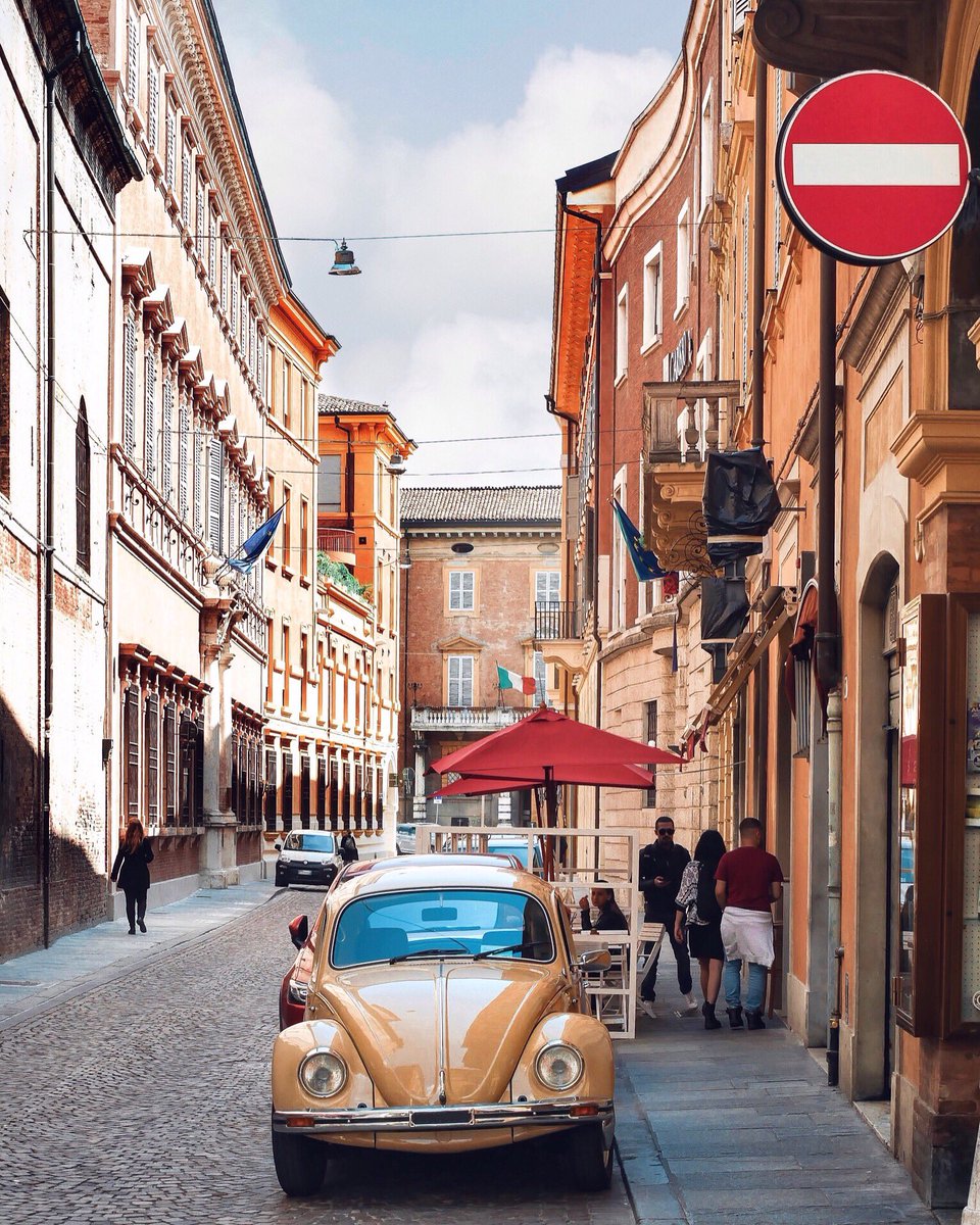 Quando tutto è perfetto per essere fotografato 😉📷 [via Università, #Modena] #inemiliaromagna #ilikeitaly