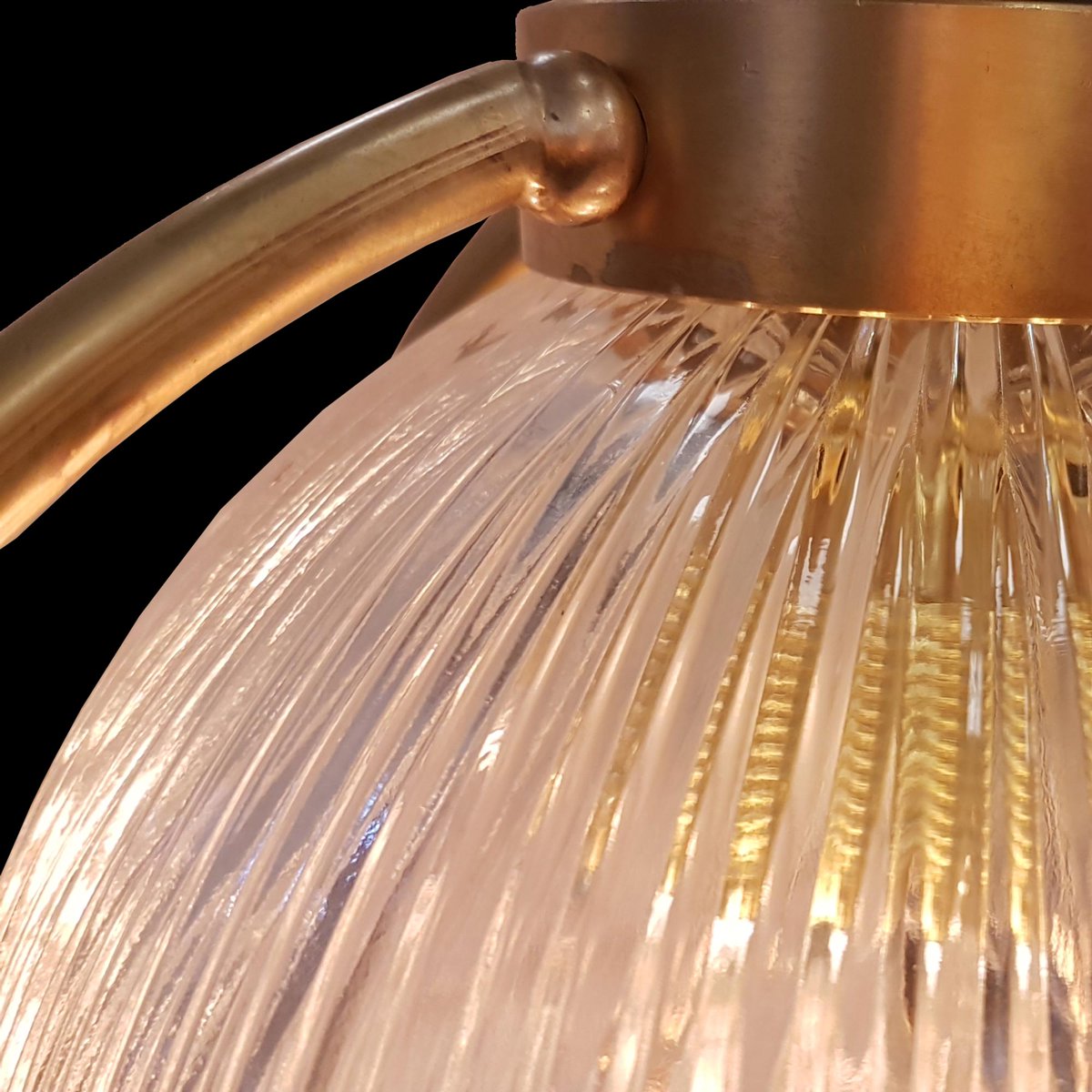 e2Lighting1's tweet photo. A Traditional Signature Piece... Open Glass Orb Pendant Light. Hand Blown Prismatic or Frosted Glass In Any Bespoke Finish.
https://t.co/DjC6m9uhk2 #lighting #pendant #traditional #decor https://t.co/Jbwz7E6YC2