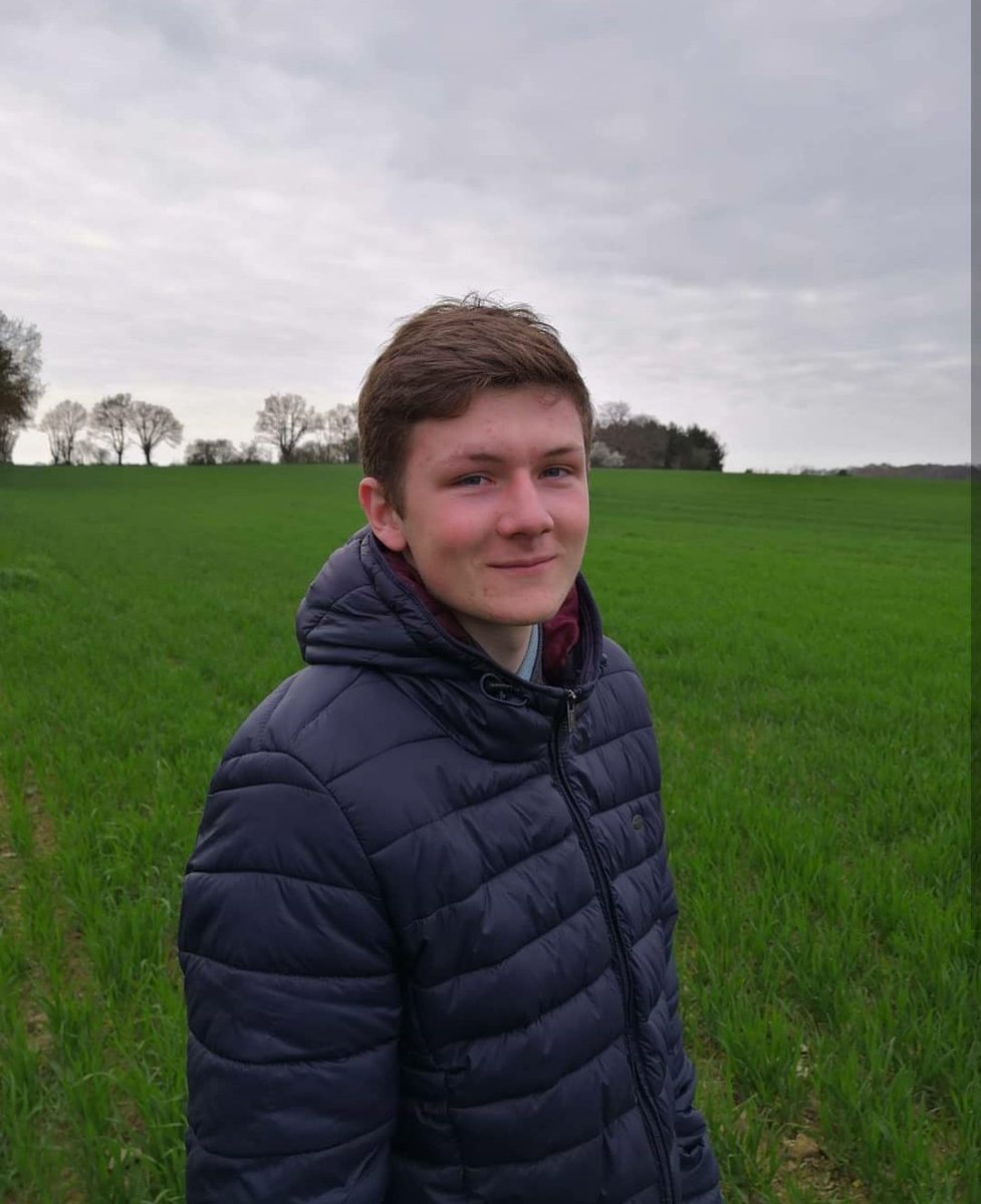 HumanumRaid's tweet image. Salut! Moi c'est Gabriel, 17 ans, le plus jeune de l'équipage ! Je suis en terminale S. Passionné de mécanique et de voyage, ce projet me permet de me donner à fond pour une cause qui me tiens à cœur ; aider les personnes qui peuvent difficilement avoir accès à l'éducation !