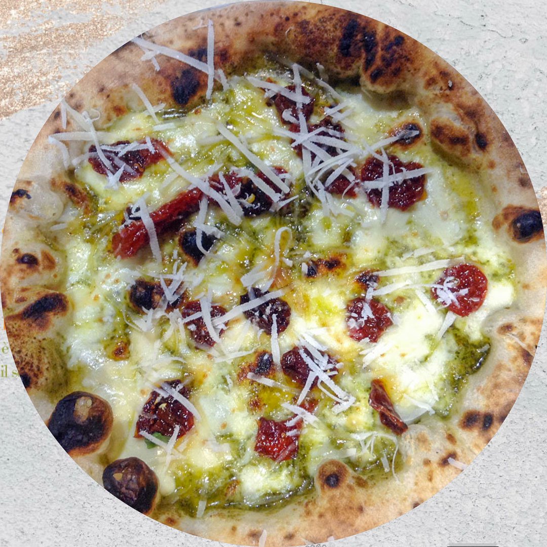 grassia_sergio's tweet photo. "Al centro del nostro lavoro c’è la selezione e la ricerca dei migliori
ingredienti, li assaggiamo personalmente. Al centro mettiamo sempre il #cuore, la nostra #formazione e la nostra #esperienza”
Così nasce la nostra #pomodoriniessiccati #PrimoMaggio aperti a #pranzo e a #cena https://t.co/un9epzILRr