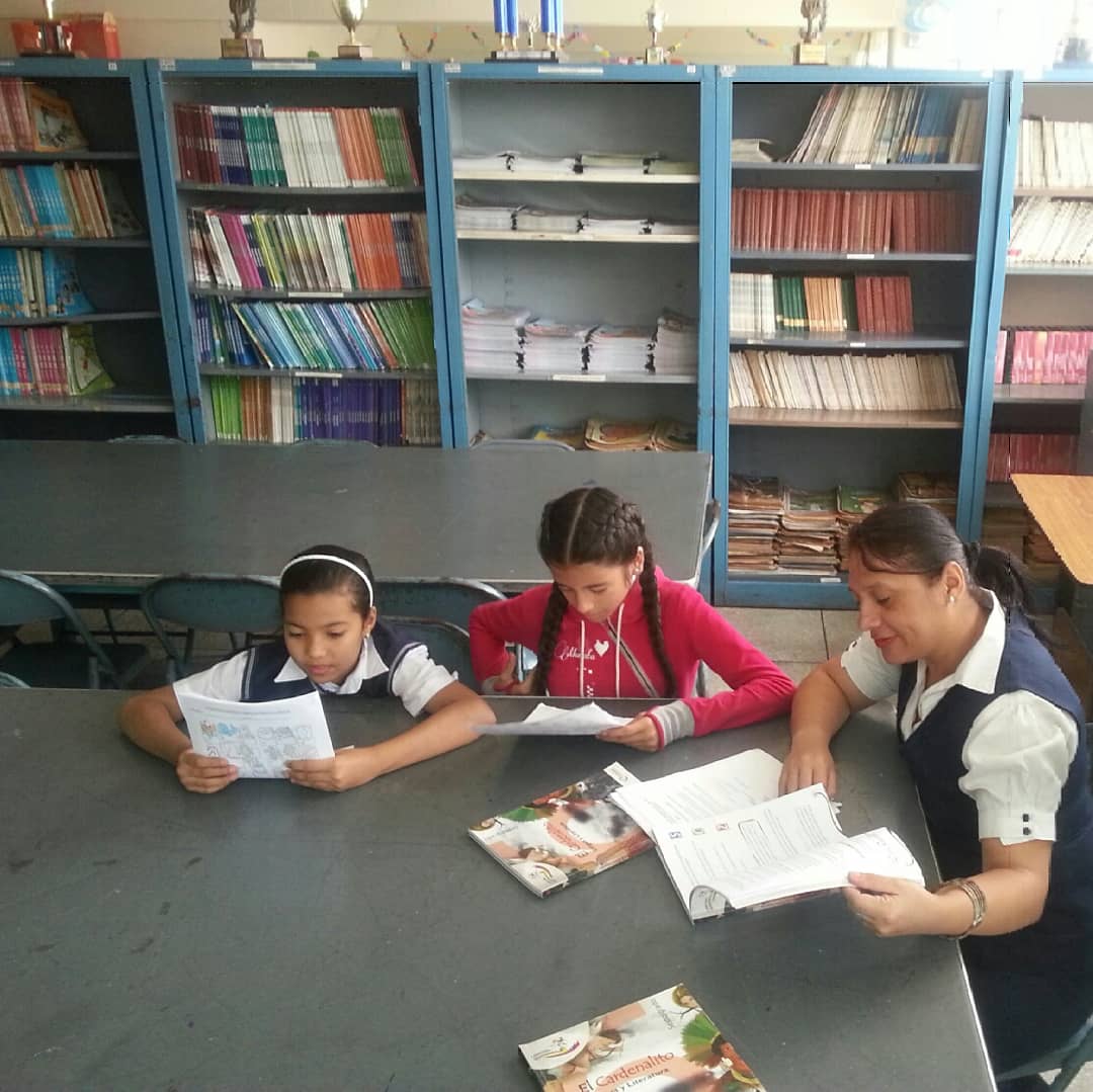 CRA: Estudiantes  practican guión para programa radial del mes de mayo.  @MPPEDUCACION <a href="/Crazet2011/">Crazet2011</a> <a href="/charlychaves/">Charly Rojas Chaves</a> <a href="/divceup/">Comunidades ZET</a> @ZonaEducTachira <a href="/jaureguic1/">@jaureguic12015</a> <a href="/CLIFPJauregui/">CLIFPMV Jáuregui</a> <a href="/BolivarianasZET/">Erika Varela Sayago Escuelas Bolivarianas</a>