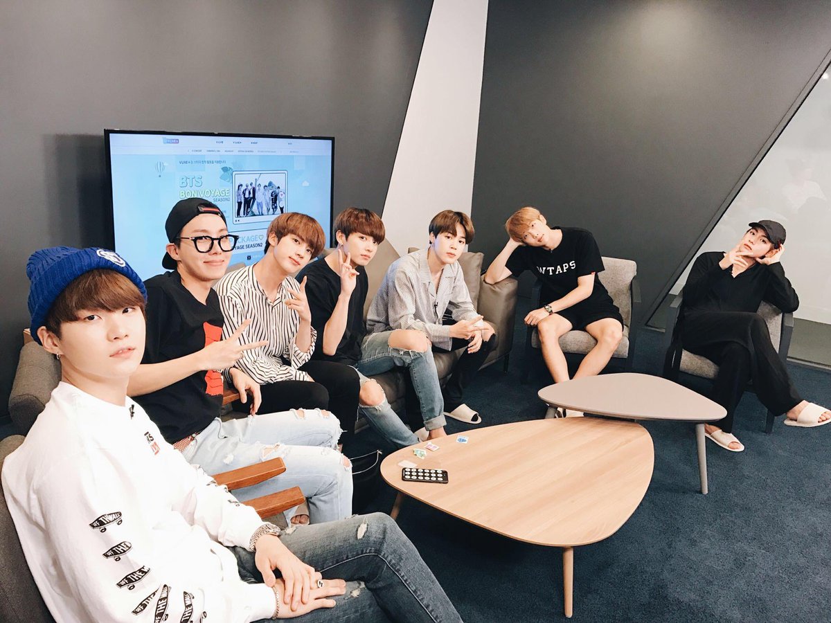 Бтс школа чонгук. Корейская группа бтс. Группа бтс красивые. Что делают бтс. Что делают бтс.