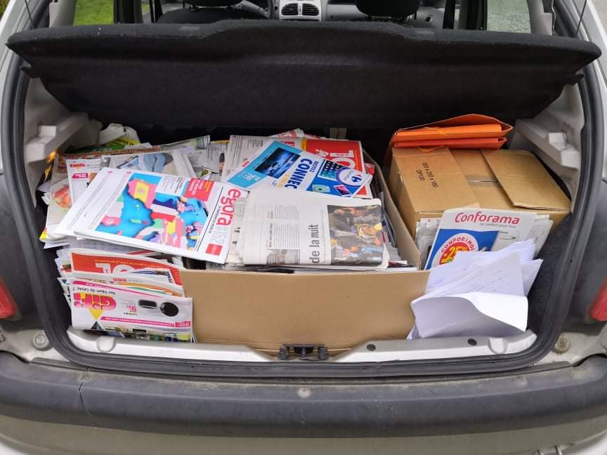 HumanumRaid's tweet image. Les petits ruisseaux font les grands! 
Depuis 1 mois nous collectons le papier de nos voisins, amis, pour le revendre au profit de l'association. Cet argent financera une partie de l'équipement de la voiture