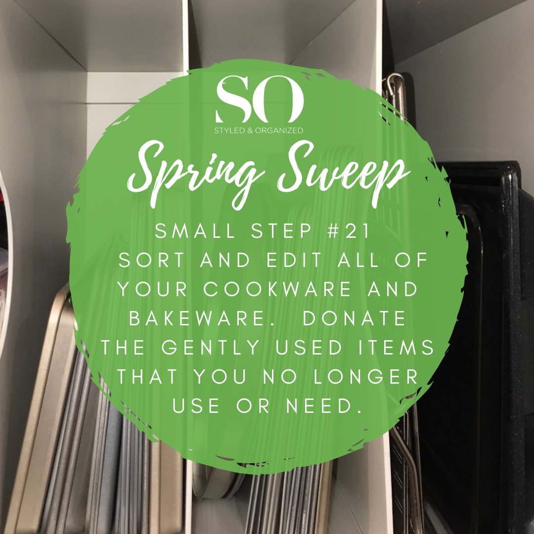 StyledOrganized's tweet image. Our very last small step for our April Spring Sweep social series will help you streamline your kitchen storage! 

#SOSpringSweep #kitchen #cookware #bakeware #organization
•
•
•
#StyledandOrganized