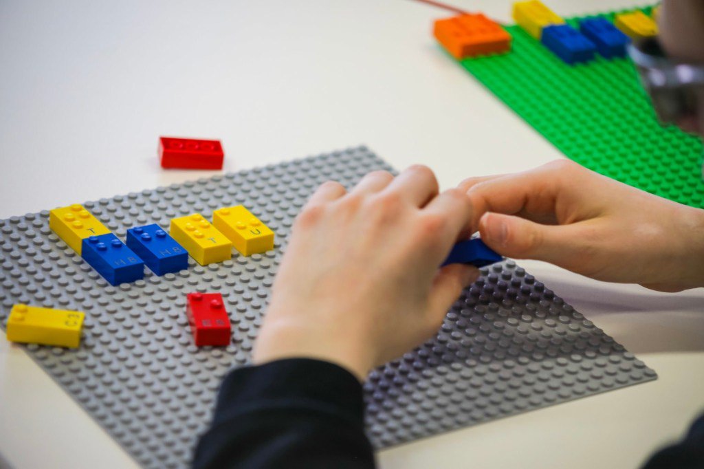 Braille Legos Aim To Teach Blind Children How To Read #blind #braille <a href="/Lego_Group/">LEGO</a> assistivetechnologyblog.com/2019/04/braill…