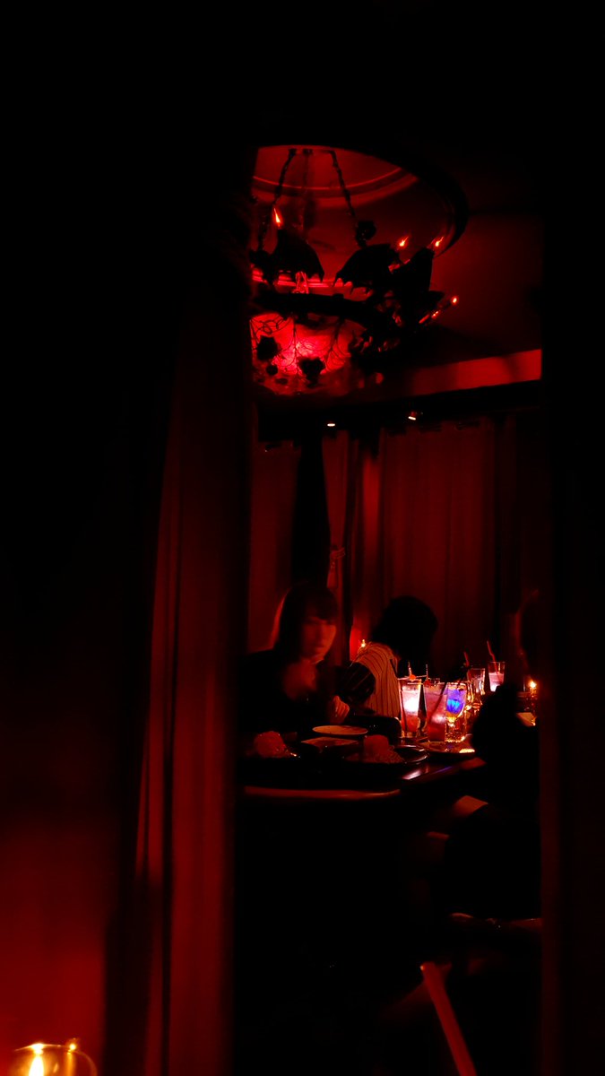   #GoldenAfternoonWeek We went to a vampire café--I don& #39;t understand at all, but Lauren and  @lightlybow had a delightful time