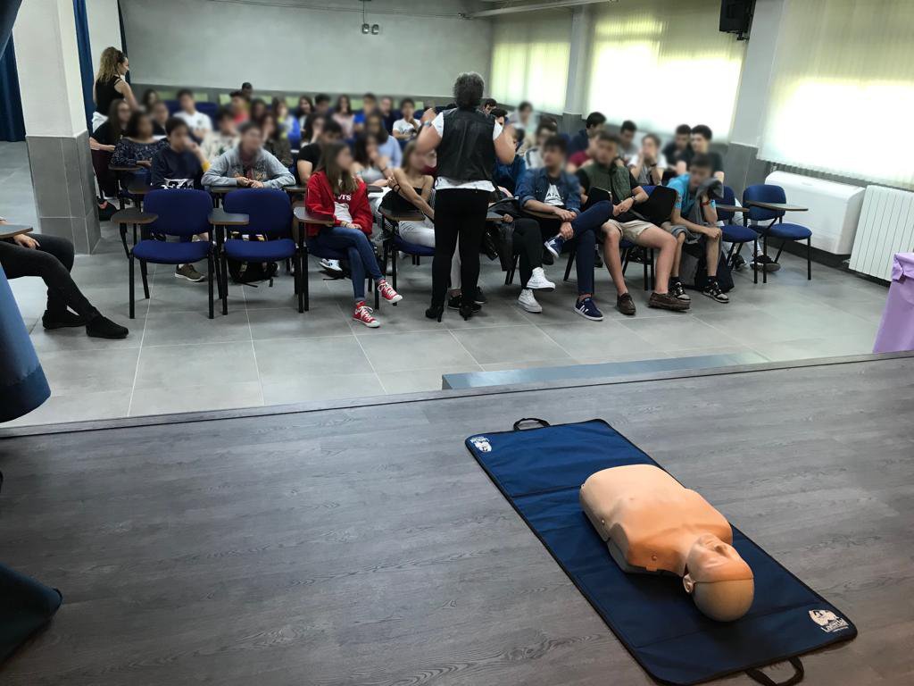 Nuestro 2° día d la II Semana Contra el Acoso Escolar con I.E.S. Pérez Comendador #Plasencia. Educ Vial,Perros Guía,Taller Prim Auxilios. #acosoescolar #bullying #stopbullying  #soyrespeto  #bullies #stopacoso #respeto #tolerancia   #ciberbullying #grooming #sexting #phishing