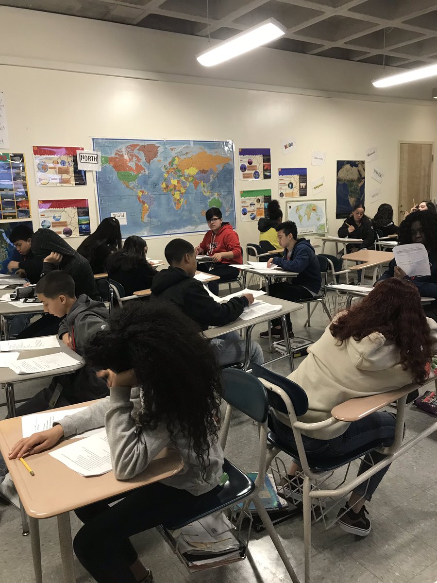 diva33075's tweet photo. So proud of my E Period Ss quietly researching their WW1 notes and working diligently on their open note quiz.😍 I have 3 different levels with a variety of supports. Must support opinions w/evidence. #Breedteach @BreedMiddle https://t.co/EzkkDHmsBe
