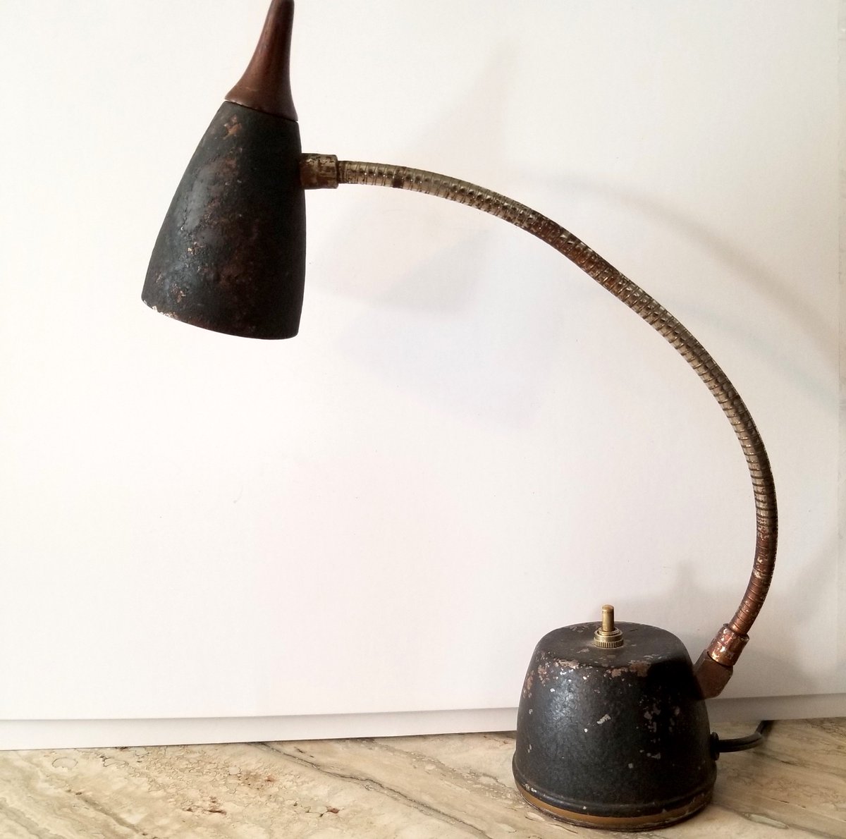 CaseyDesignPlan's tweet image. I believe that vintage can have a very timeless look, like my quirky desk lamp at my desk.
 
#vintagestyle #oneofakind #antiqueobjects #classical #designsfromanothercentury #luxurydesign #interiordesignersofcanada #housestyling #homedecor #designanddecoration #artandarchitecture