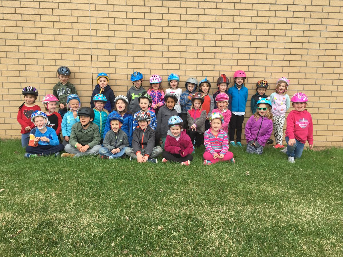 JoeDockendorf's tweet photo. Last night the EEC kindergarten hits the streets for our first annual bike ride get together. Check out these athletes!#montimagic https://t.co/sUm1j8r8UW