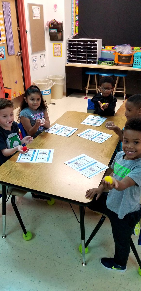 FirstwithMissC's tweet photo. Learning how to program with Dr. Green! Getting ready for our STEM academy! #polserproud #1stgrade https://t.co/gmDs7OFjtz