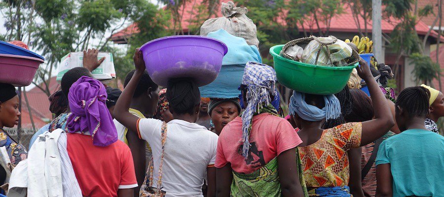 WorldsBestNews's tweet photo. Rwanda pardons women for abortion! Rwanda’s president Paul Kagame pardons 367 women who were jailed for abortion. However, women in Rwanda still do not have access to free abortion. #Goal5 #SDG5 https://t.co/dk8qdR5OIA