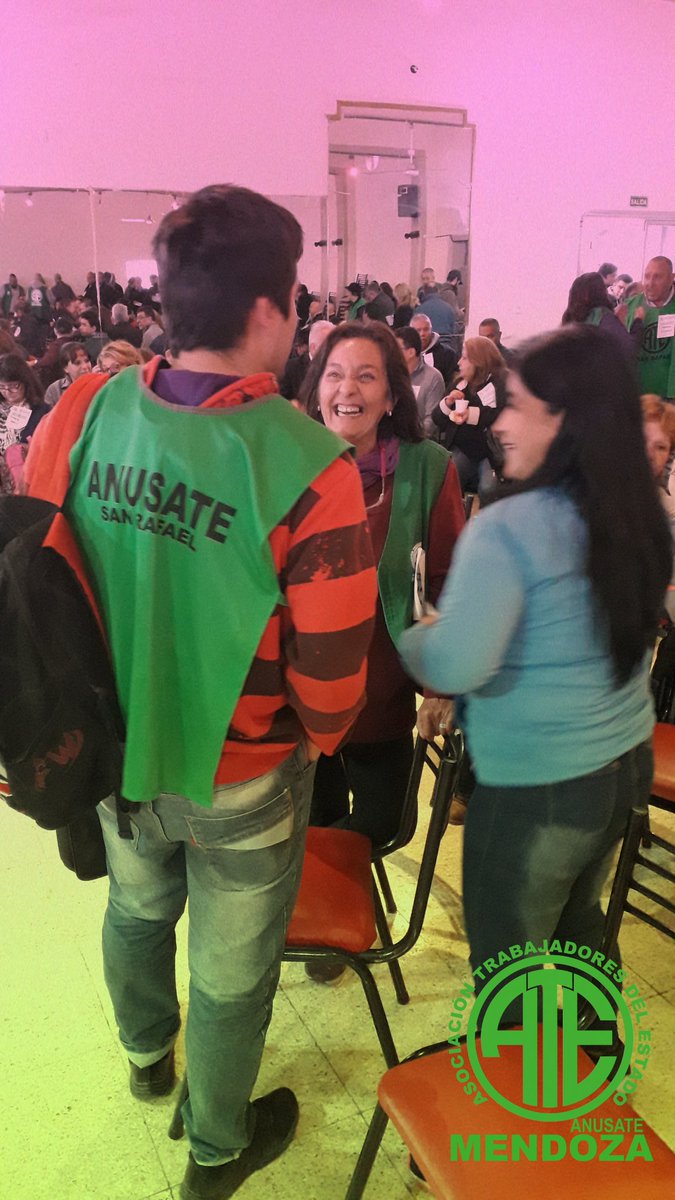 ate_mendoza's tweet photo. | #Ahora | 📣⚠️
Nuestras compañeras #MujeresDeATE en el Congreso Ordinario y Extraordinario 2019 en una Jornada de Lucha con #ParoNacional
EMERGENCIA en VIOLENCIA de Genero y Femicidios. En contra del ajuste y la criminalización de la protesta.
#AteEnLucha 🤚💪 https://t.co/DHY7RoQDzv