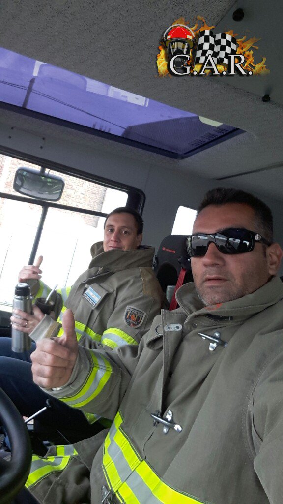 gustaricar2013's tweet photo. Hoy de turno con mi hermano de 🔥 Leandro 🛬🚒🚨👨🏻🚒🚒🚨👨🏻🚒🛫
#BomberosAeroportuarios #FireFighters #FireRescue #BomberoAeropuerto #ARFF #OACI #SSEI #Salvamento #ExtincionIncendios #Aeropuerto #Viedma #GobernadorCastello #Airport #Airplane #Anac #AnacArgentina #BuenMartes https://t.co/tkwUSYkl6Z