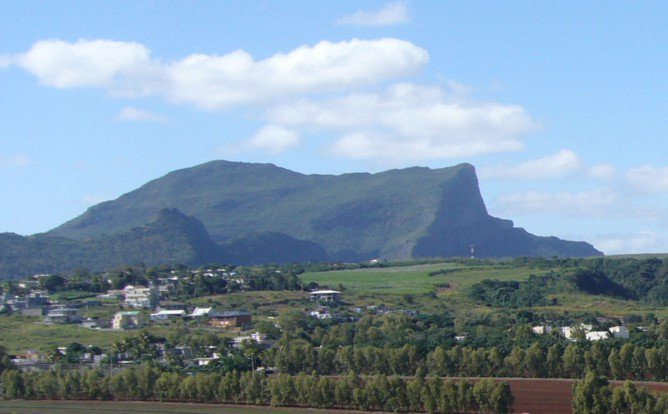 CoteNordMag's tweet photo. #Randonnées : la montagne du Corps de Garde #ilemaurice #mauritius #corpsdegarde #espritdesiles #decouverte #nature #trek https://t.co/O68fipxcvu https://t.co/ol42zW4lpE