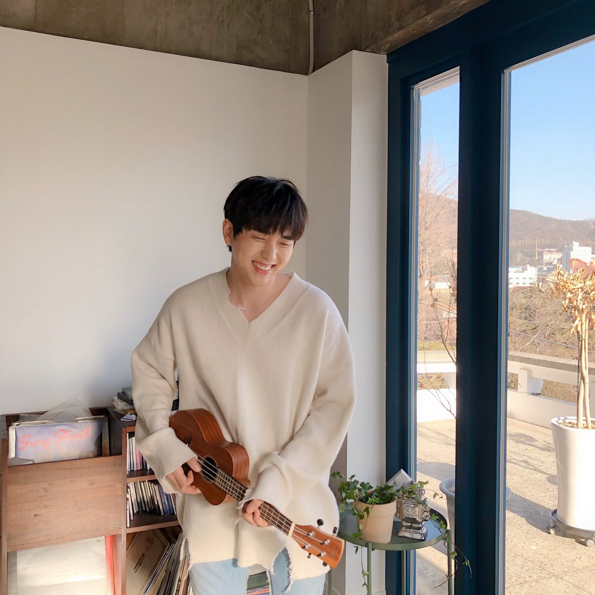 _B1A4OFFICIAL's tweet photo. 📸 

#별밤지기 #산들 🥰

잠시 후 밤 10시 5분 📻 
MBC 표준FM #산들의별이빛나는밤에 에서 
만나요👋

#B1A4 #산들 #SANDEUL https://t.co/E1hDQDNnaY