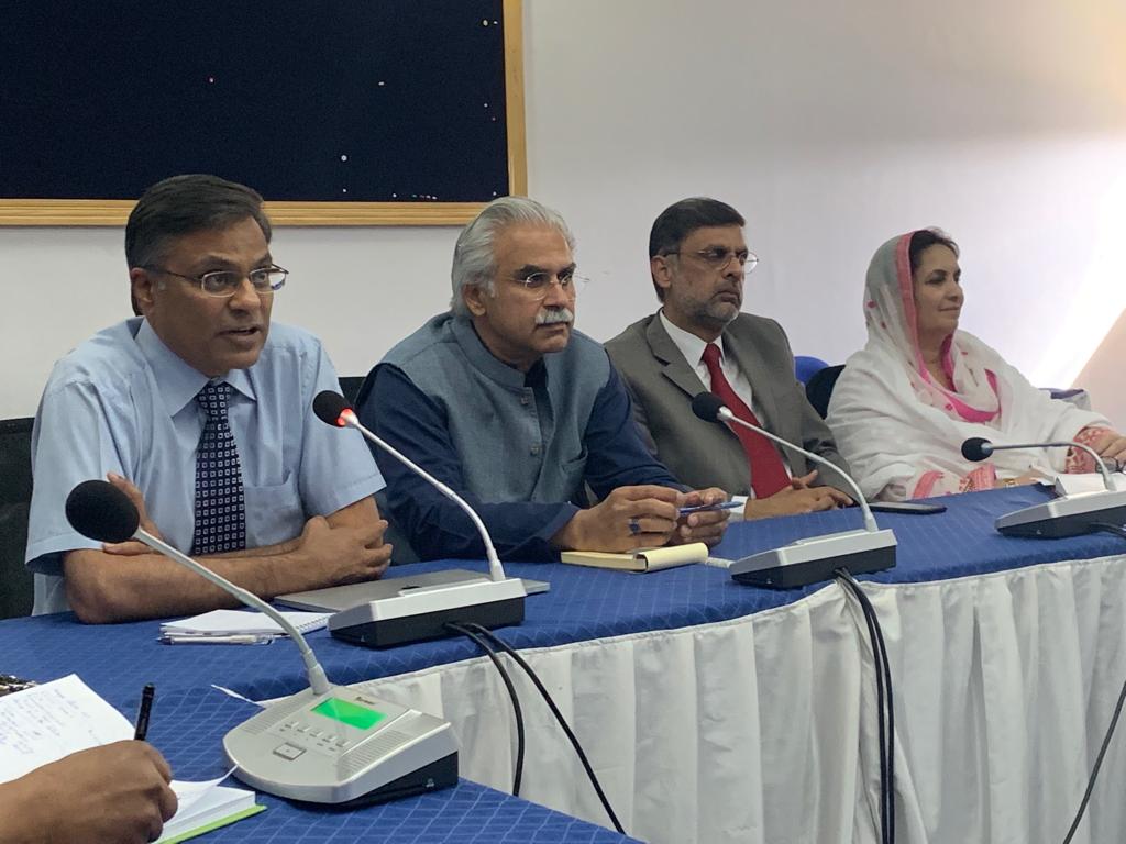 Special Advisor to PM Dr Zafar Mirza @zfrmrza, Parlimentry Secretary on Health Dr Nausheen Hamid, DG health Pakistan faculty; PhD scholars and MPH students at #CoP study meeting #PakistaniBachy- Pakistan’s first birth cohort. @docjohnwright @DeborahLawlor2 @hdrfoundation