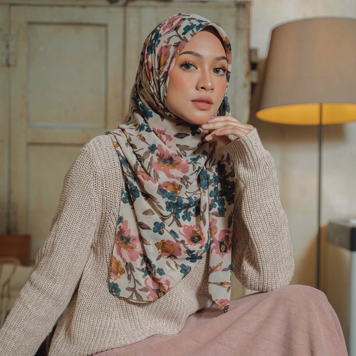 Dianashawl's tweet photo. Fiore Square 

Siapa suka ? RT &amp; Reply NAK 🌹 https://t.co/DWAzcpZrj5