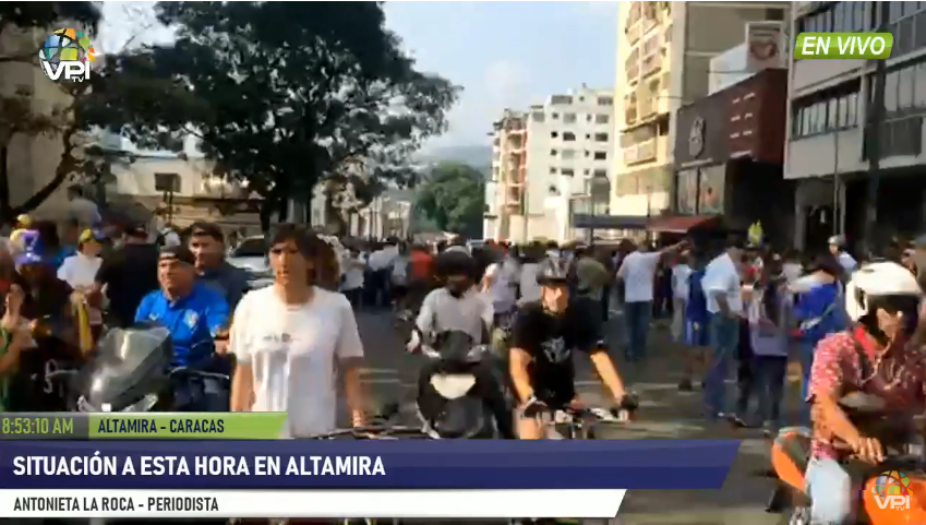 VPITV's tweet photo. #30Abr Ciudadanos reportan presencia del FAES en la plaza de La Castellana, en el municipio Chacao y movimiento de colectivos en Catia, en el centro de Caracas. #EnVivo https://t.co/Gl8xi7LBPi https://t.co/K4UCoIK0CG