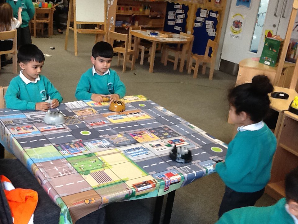 CORENansen's tweet photo. #COREexcellence #COREexplorers During their Busy Bee time, Nursery children explored the Cat-Bots. https://t.co/cJzabJAzyf