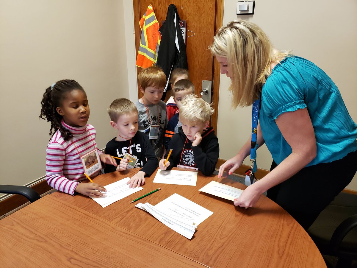 stannestars's tweet image. Helping our kindie friends out with their amazing race math challenge! What an "amazing" way to make math engaging and interactive in Ms. Limson's class! #teamwork #interactivemath