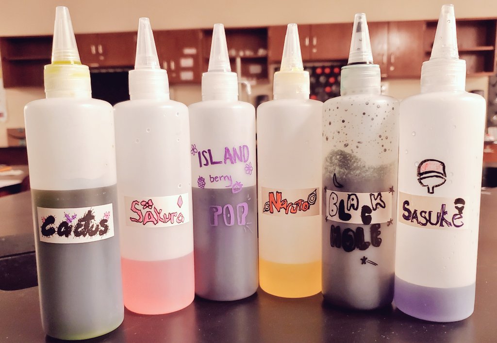 MsHarris_SCHS's tweet photo. So, a few "failed" Rock Candy experiments led to successful, tasty SNOWCONES!!! 😋🤗😝🥶🍧 "Failure" breeds success! #schsweareone #PreAPChemistry #Chemistry #snowcones #supersaturation #chemistrylabs @HumbleISD_SCHS https://t.co/JjnDABNo3a