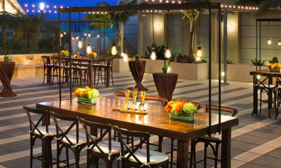 EBrandCon's tweet photo. Meet fellow #EBrandCon attendees on the 6th Floor at the Palm Terrace @ 4:30 for the Welcoming Reception sponsored by RolePoint! https://t.co/jYwDTD6xh7